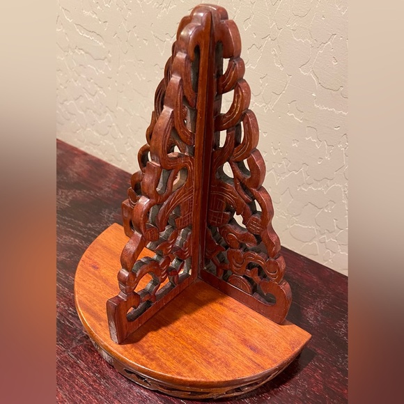 Ornate Wooden two sided shelf - Picture 4 of 15
